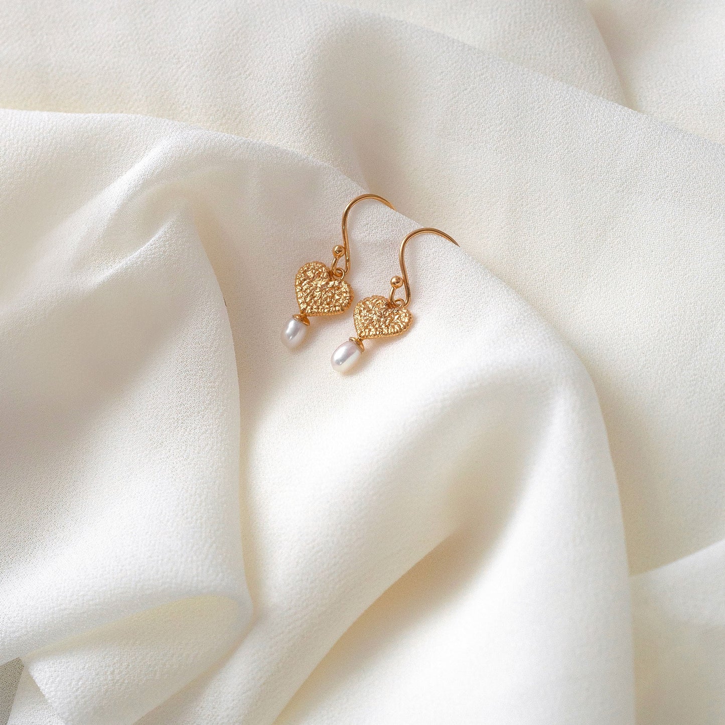 Cultured pearl heart earrings