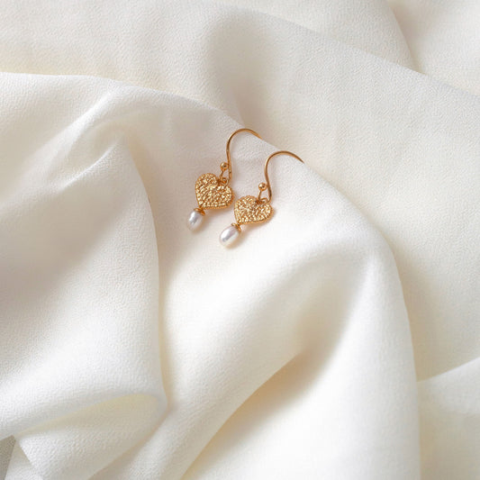 Cultured pearl heart earrings